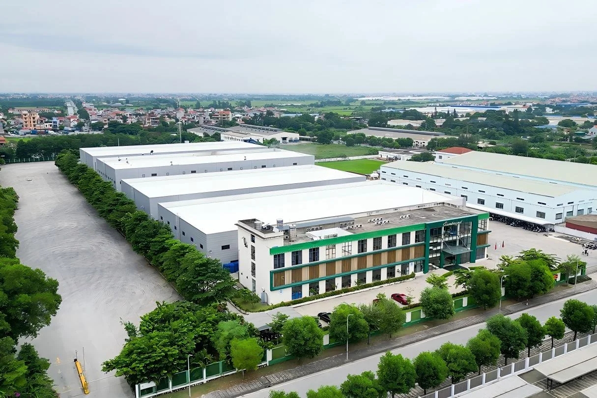 越南诚邦责任有限公司厂房全貌——位于海阳省锦江区信长工业园，集团海外量产主力制造基地